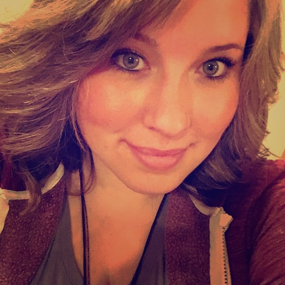 Meet your Posher, Stephanie - Picture 1 of 1